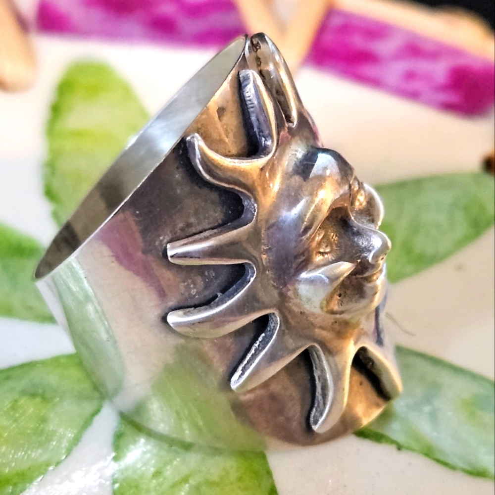🤩SOLD🤩 Smiling Sun Sterling Silver Cigar Band Ring - Picture 5 of 6